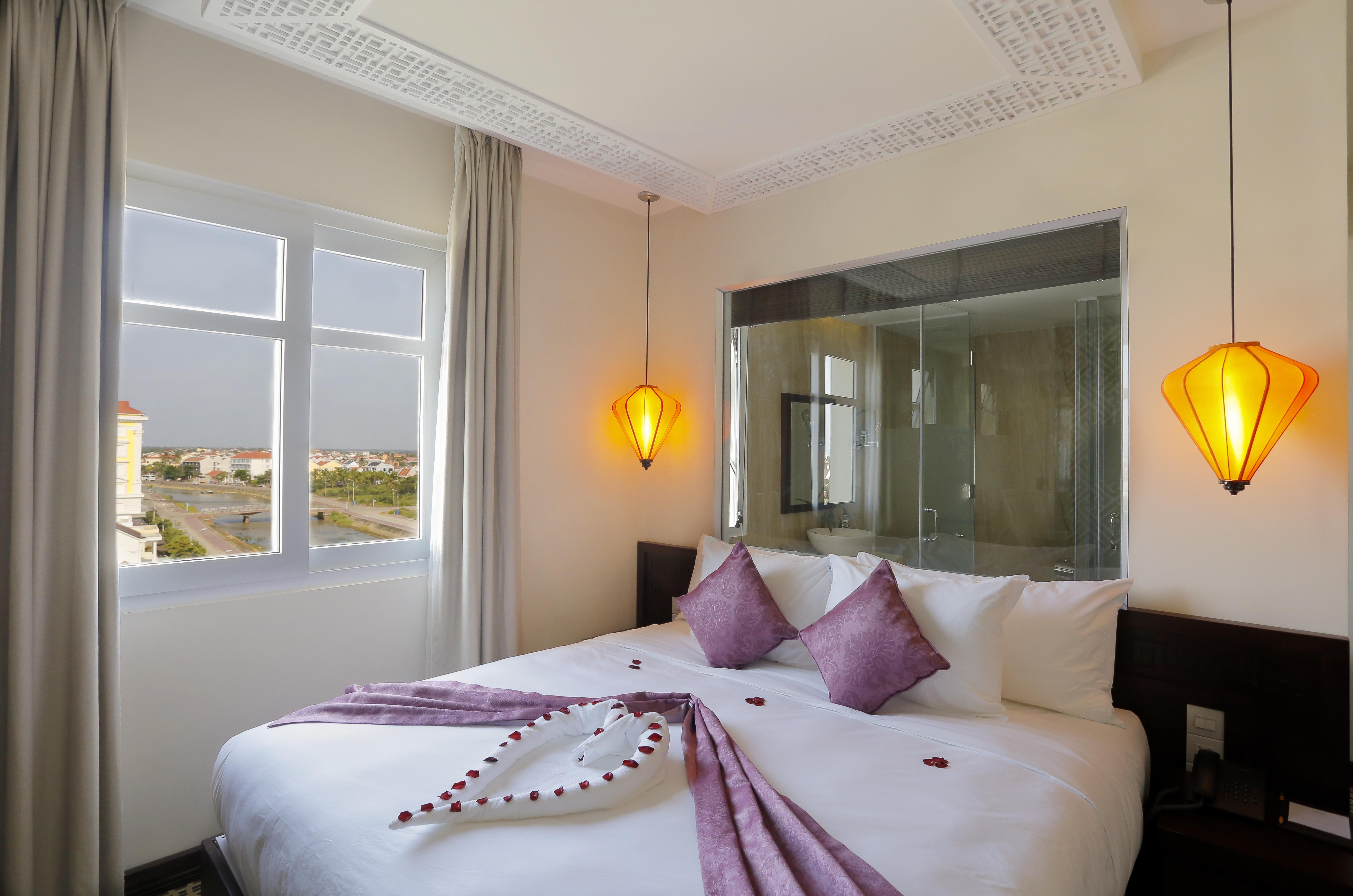 Royal Riverside Hoi An Hotel & Spa Exteriör bild