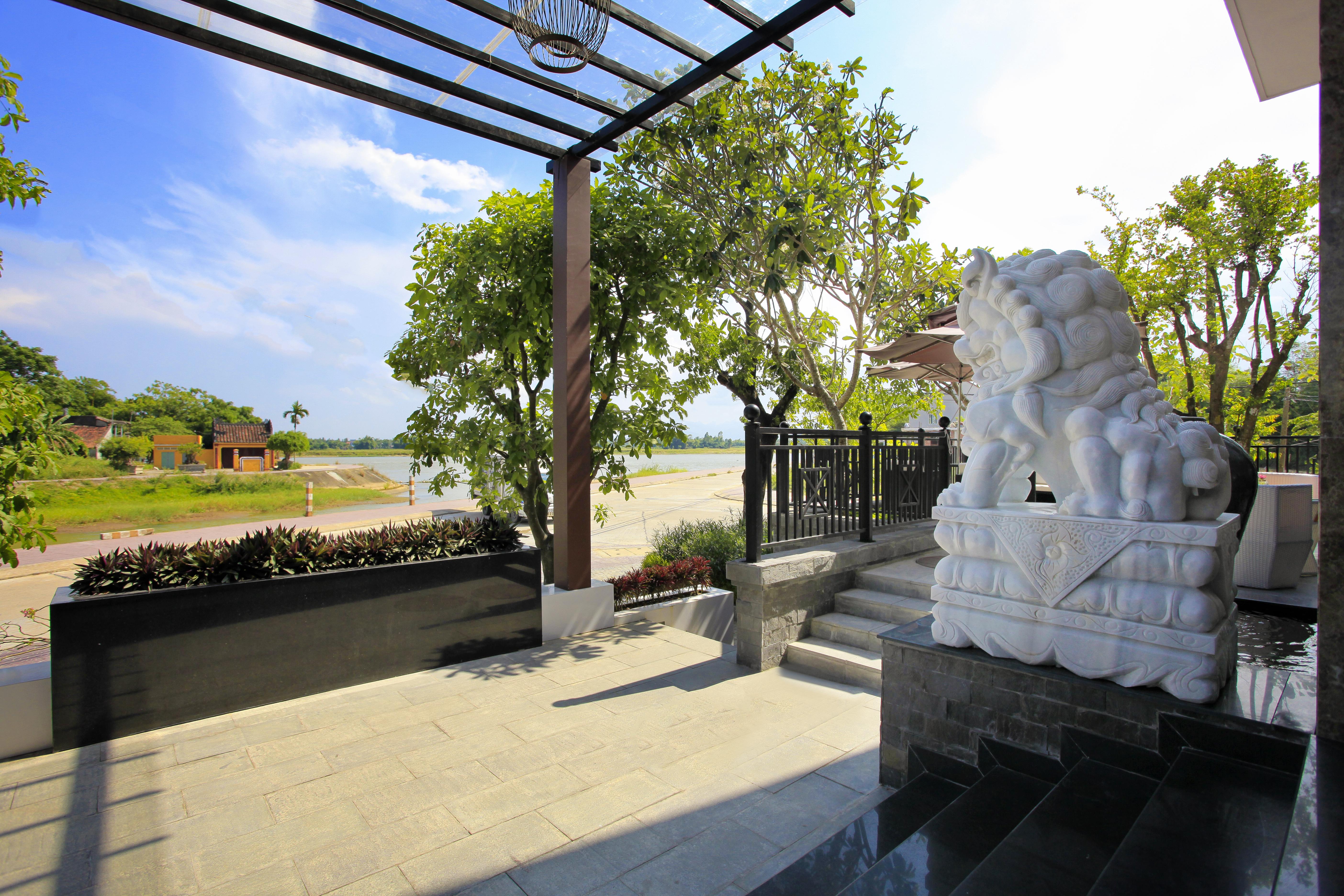 Royal Riverside Hoi An Hotel & Spa Exteriör bild