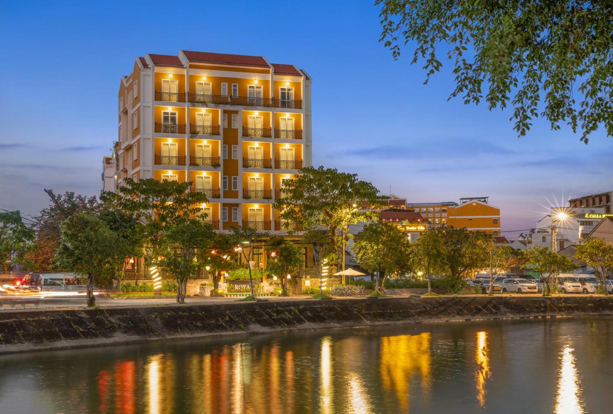 Royal Riverside Hoi An Hotel & Spa Exteriör bild