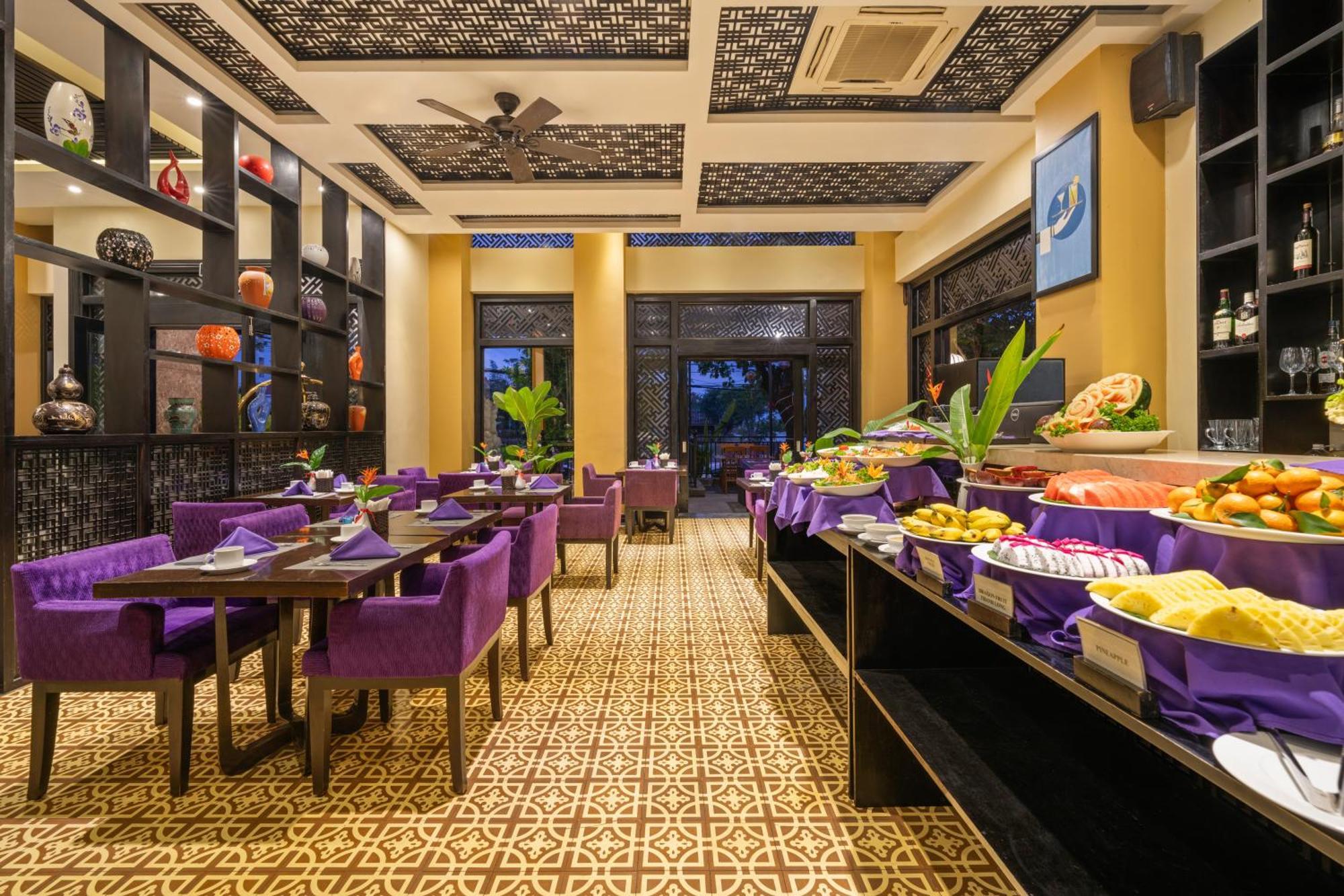 Royal Riverside Hoi An Hotel & Spa Exteriör bild
