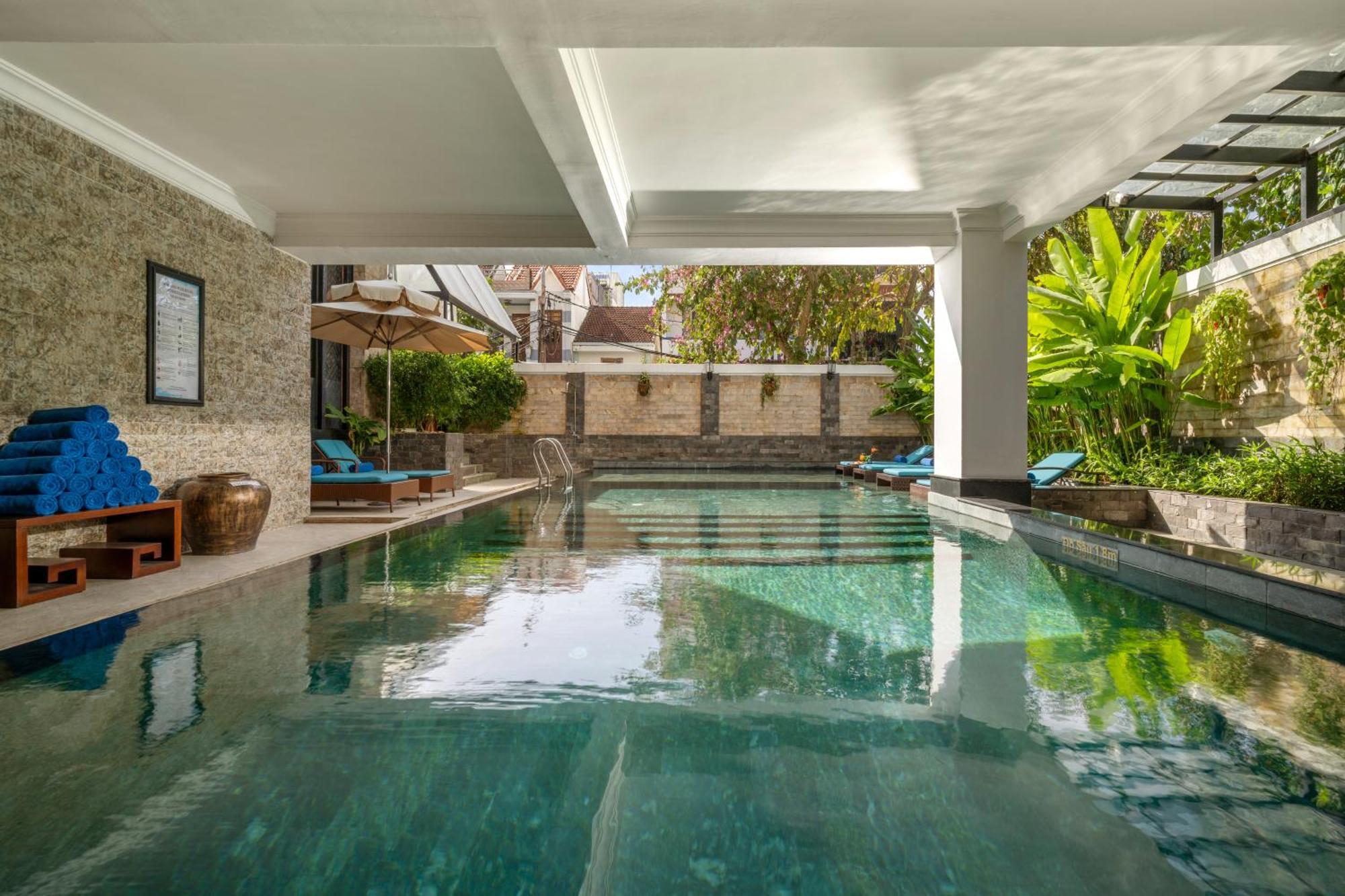 Royal Riverside Hoi An Hotel & Spa Exteriör bild