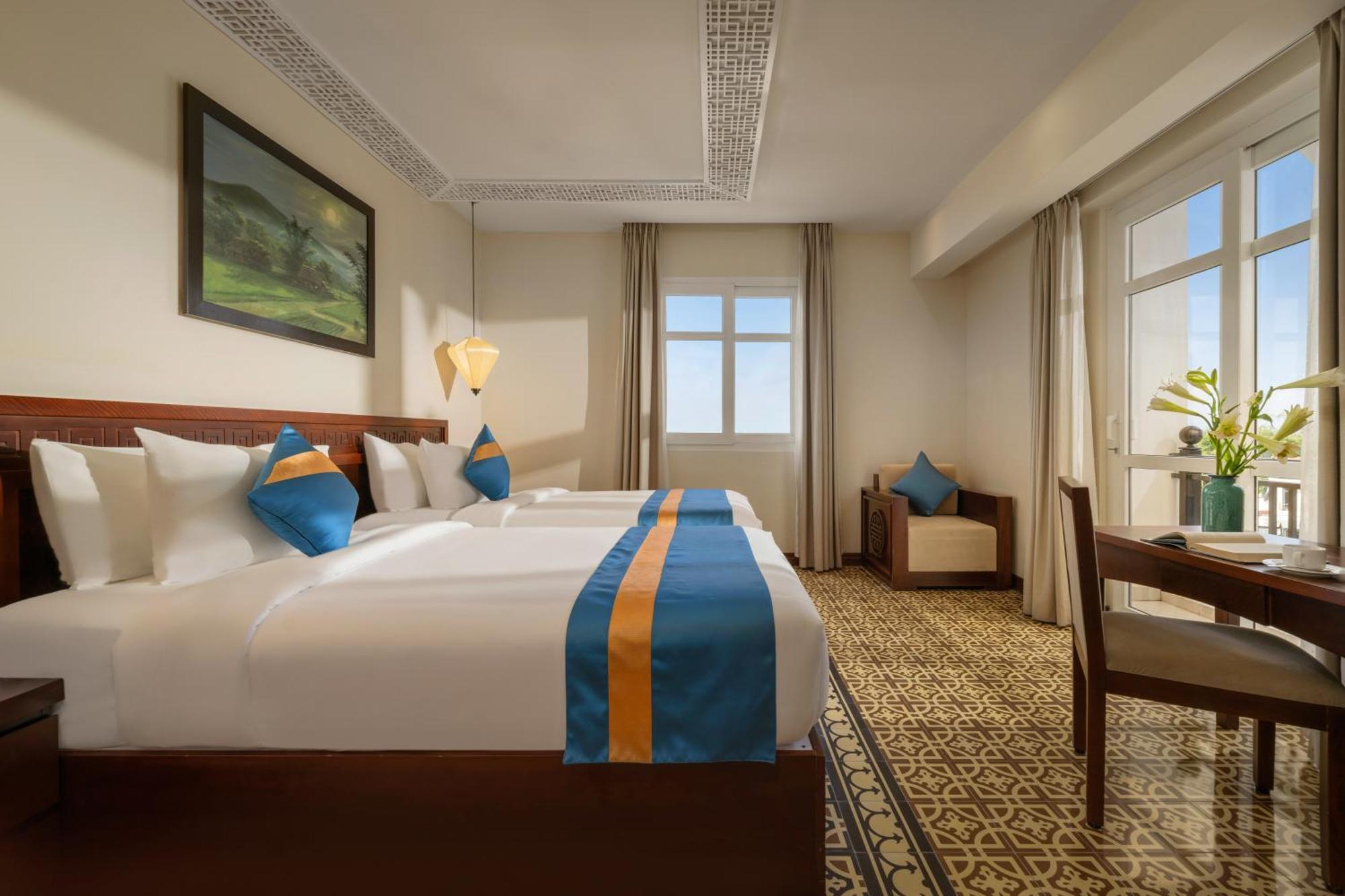 Royal Riverside Hoi An Hotel & Spa Exteriör bild