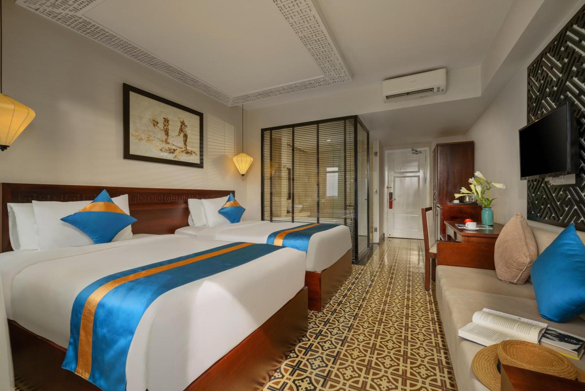 Royal Riverside Hoi An Hotel & Spa Exteriör bild