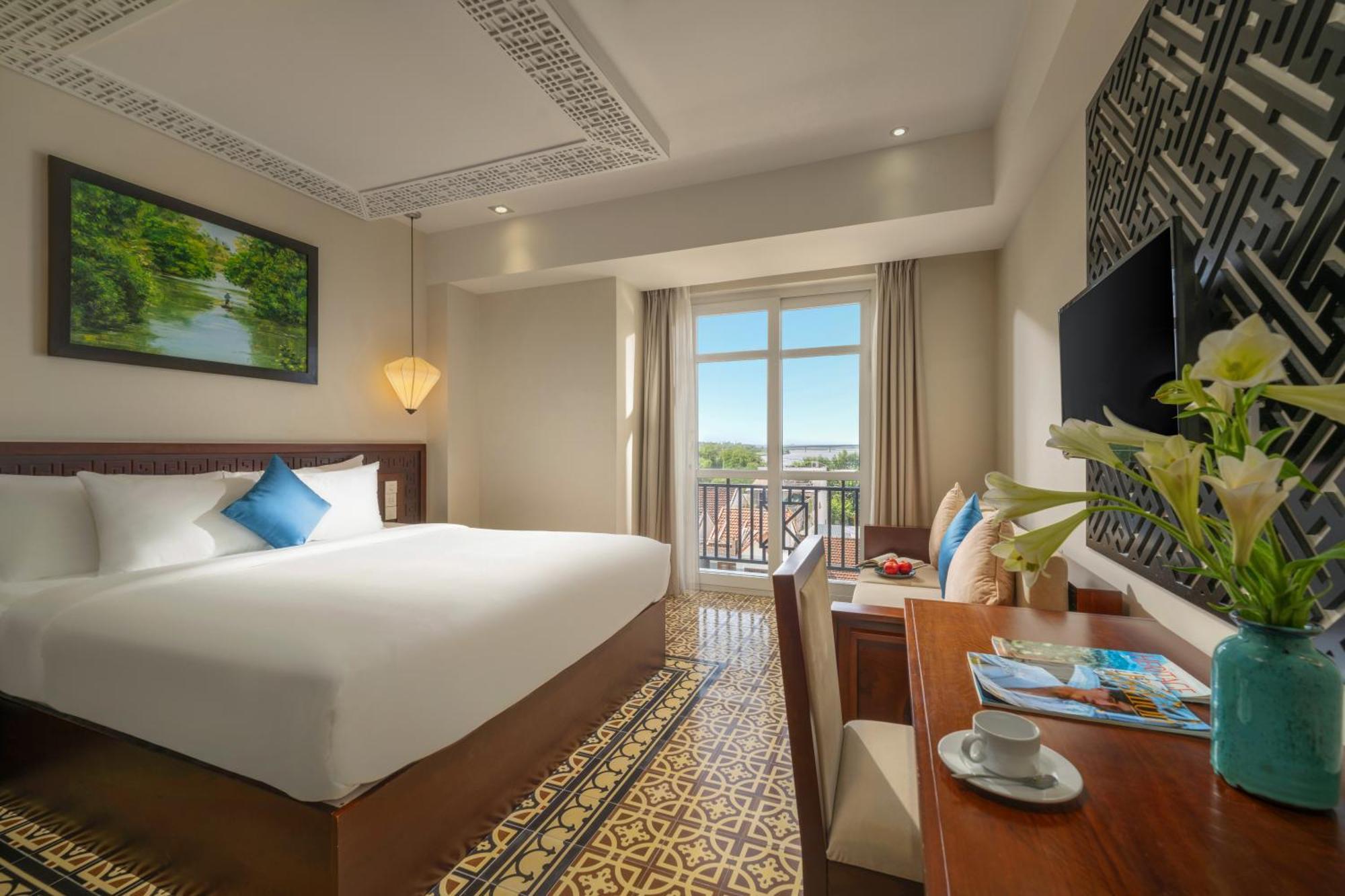 Royal Riverside Hoi An Hotel & Spa Exteriör bild