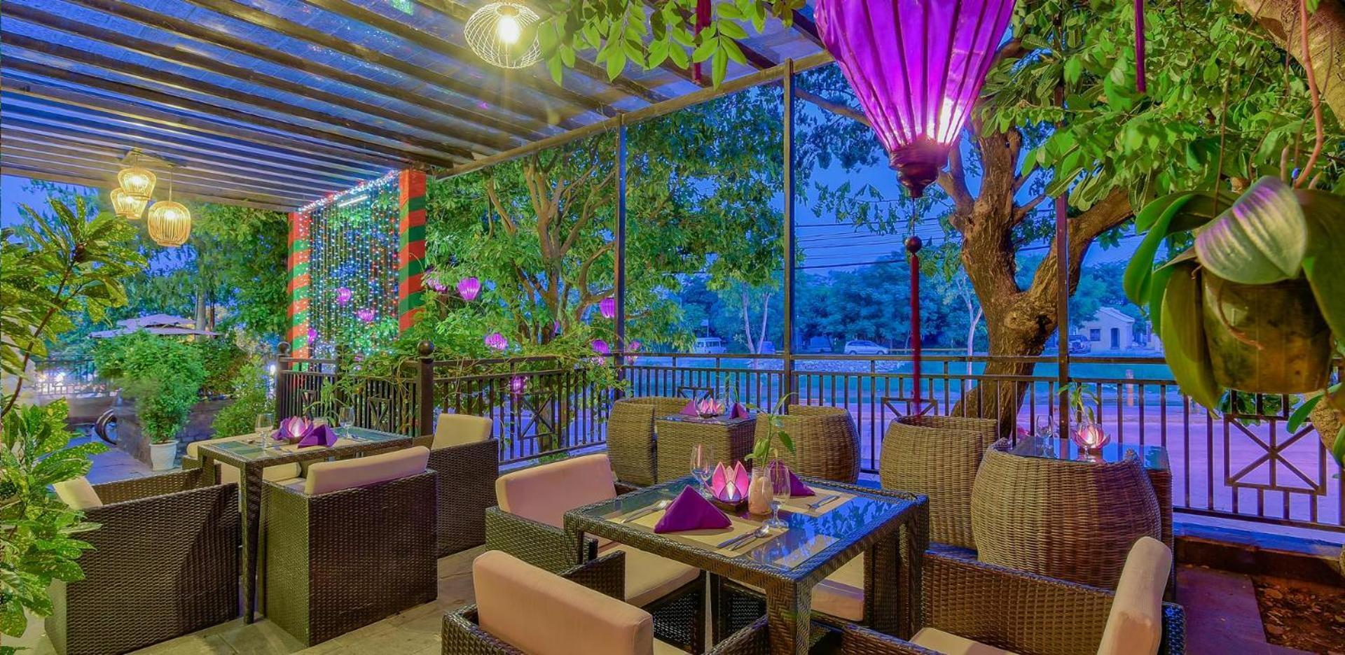 Royal Riverside Hoi An Hotel & Spa Exteriör bild