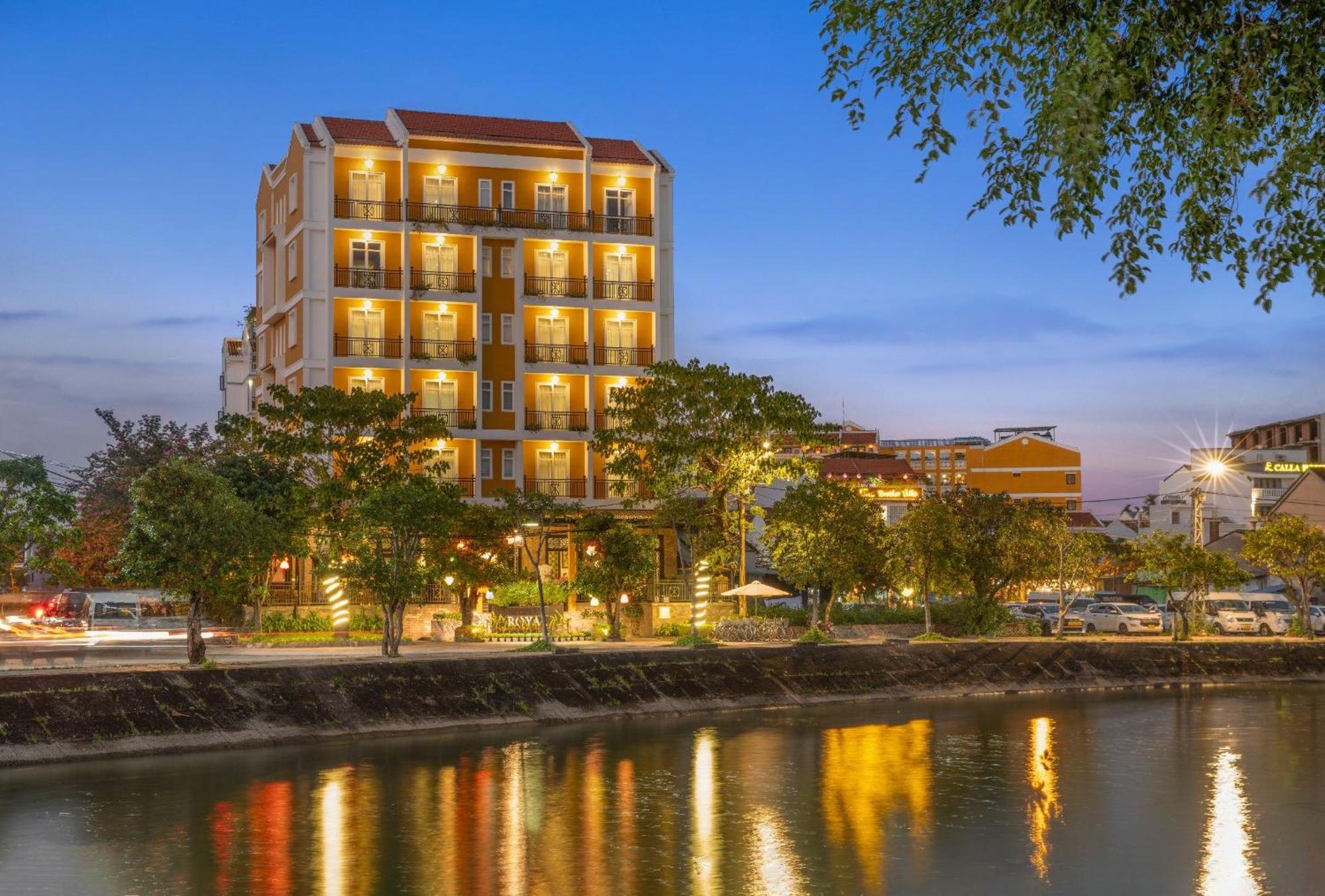 Royal Riverside Hoi An Hotel & Spa Exteriör bild